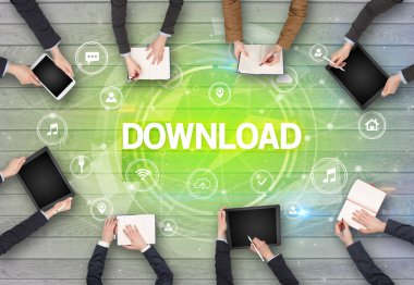 Bir grup insan toplantı yapıyor.