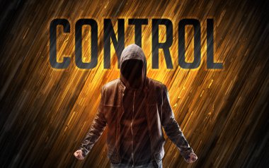 Güvenlik kavramı olan gizemli bir adam.