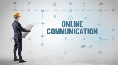 Yeni bir sosyal medya üzerinde çalışan mühendis
