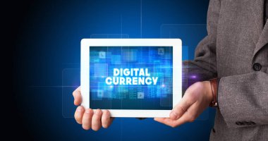 Tablet tutan kişi, teknoloji konsepti