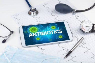 Yazılı bir tablet pc 'nin yakın görüntüsü