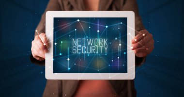 Tablet tutan kişi, güvenlik kavramı