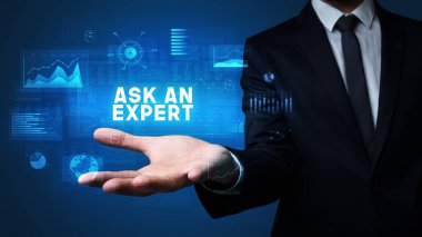 Motivasyon mesajı taşıyan iş adamının eli