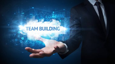 Motivasyon mesajı taşıyan iş adamının eli