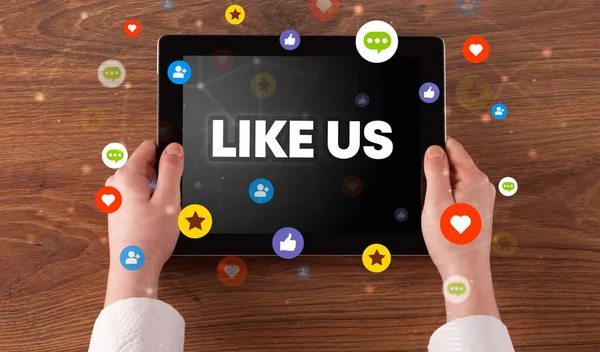 Close-up van een touchscreen, social media concept — Stockfoto