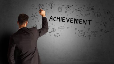 İş adamı yaratıcı bir fikir çiziyor.