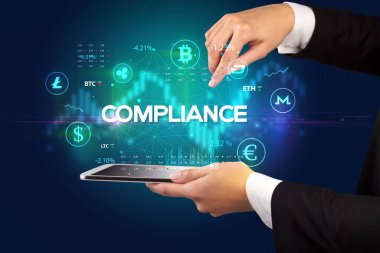 Yazılı dokunmatik ekranın yakın plan görüntüsü