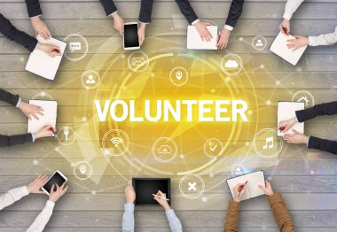 Bir grup insan toplantı yapıyor.