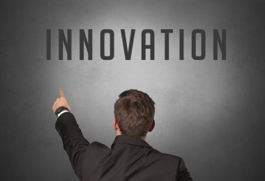 Bir iş adamının arka görünüşü, güçlü bir iş konsepti