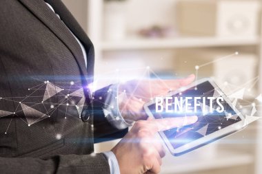 Tablet kullanarak elleri kapat