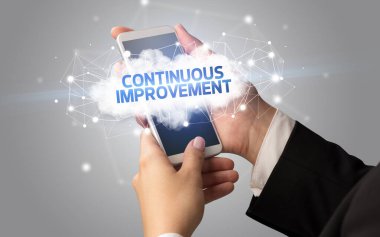 Bulut iş konsepti olan akıllı telefon kullanımı