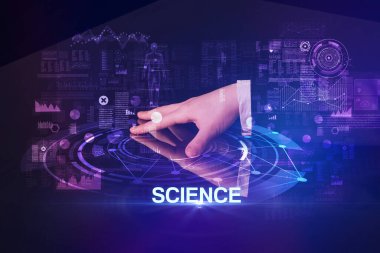 İş adamı büyük ekrana dokunuyor