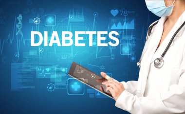 Genç doktor notlar yazıyor.