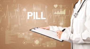 Genç doktor notlar yazıyor.