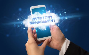 Bulut iş konsepti olan akıllı telefon kullanımı