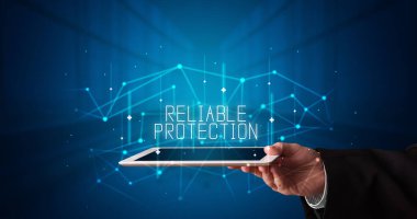 Tablet tutan kişi, güvenlik kavramı