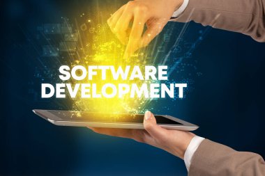 Yazılı dokunmatik ekranın yakın plan görüntüsü