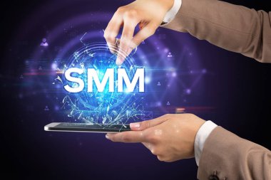 Kısaltmalı dokunmatik ekranın yakın plan görüntüsü.