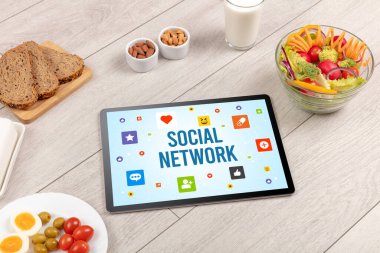 Sağlıklı Tablet Pc bileşimi, sosyal ağ kavramı