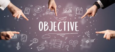 İşletme yazıtlarına işaret eden kırpılmış elin yakın çekimi