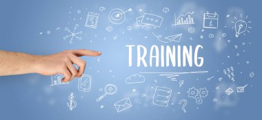 İşletme yazıtlarına işaret eden kırpılmış elin yakın çekimi