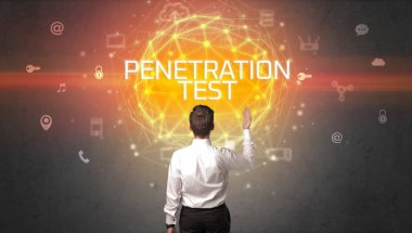 Bir iş adamının arka görünüşü, online güvenlik kavramı