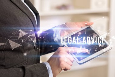 Tablet kullanarak elleri kapat