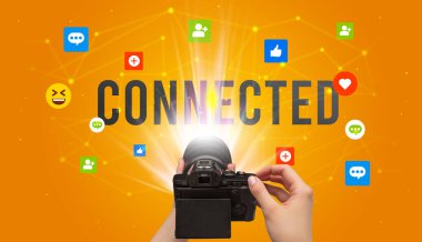 Sosyal medya içeriğini yakalamak için kamera kullanılıyor