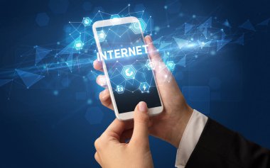 Teknoloji kavramına sahip akıllı telefon kullanımı
