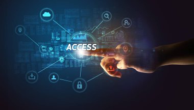 Siber güvenlik tuşuna elle dokun