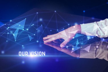 İş adamı dev ekrana dokunuyor