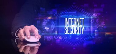 El ele tutuşan kablosuz çevre, siber güvenlik kavramı