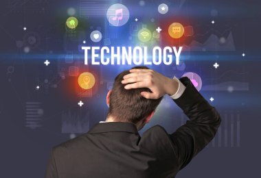 Bir iş adamının arkadan görünüşü