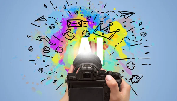 Primo piano di una fotocamera digitale a mano con disegno astratto — Foto Stock