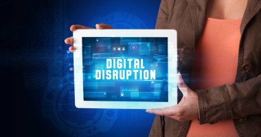 Tablet tutan kişi, güvenlik kavramı