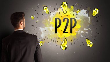 Adam renkli ampul çiziyor.