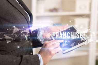 Tablet kullanarak elleri kapat