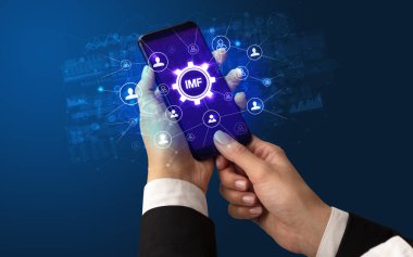 Teknoloji kavramına sahip akıllı telefon kullanımı