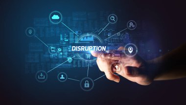 Siber güvenlik tuşuna elle dokun