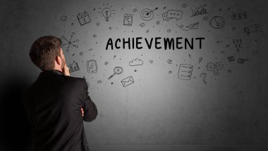 İş adamı yaratıcı bir fikir çiziyor.