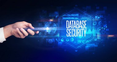 El ele tutuşan kablosuz çevre, siber güvenlik kavramı