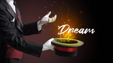 Yaşlı büyücü sihirbazlık numarası yapıyor.