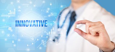 Doktor ilaç veriyor.