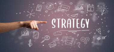 İşletme yazıtlarına işaret eden kırpılmış elin yakın çekimi