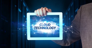 Tablet tutan kişi, teknoloji konsepti