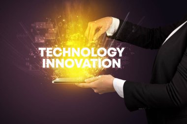 Yazılı dokunmatik ekranın yakın plan görüntüsü