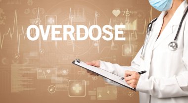 Genç doktor notlar yazıyor.