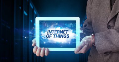 Tablet tutan kişi, teknoloji konsepti