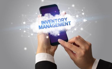 Bulut iş konsepti olan akıllı telefon kullanımı