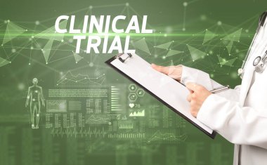 Doktor panoya notlar yazıyor, tıbbi teşhis konsepti.